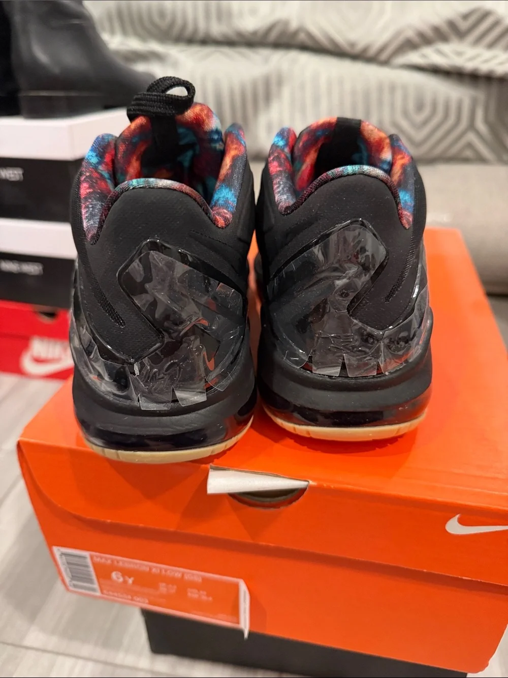 Nike LeBron IX Liw Black Low-Top Sneakers with Multicolor Liner and Gum Sole